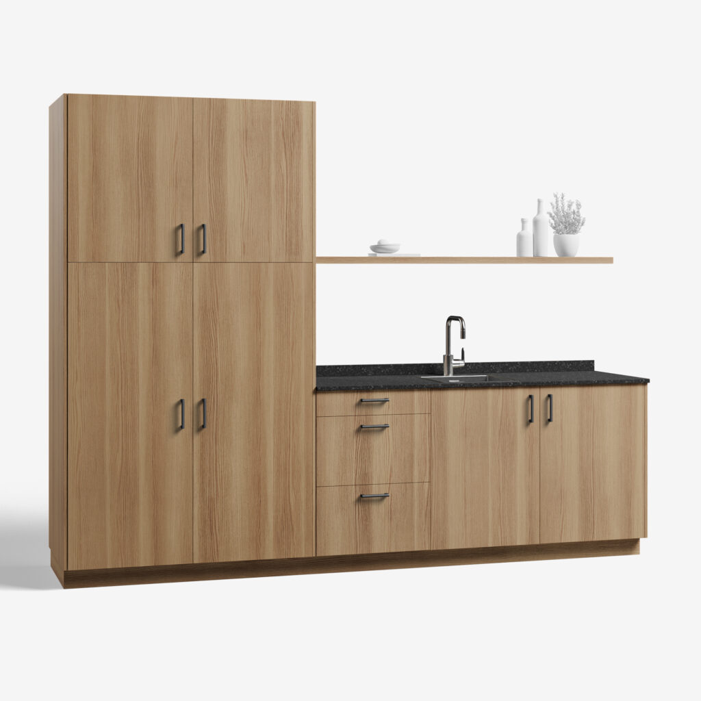 Bijkeuken kast model Drive, natural ash kleur, met ara zwart mat handgrepen en tray werkblad, deuren dicht.